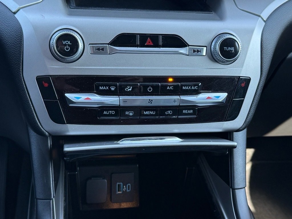 Certified 2022 Ford Explorer XLT w/ Class IV Trailer Tow Package image 19