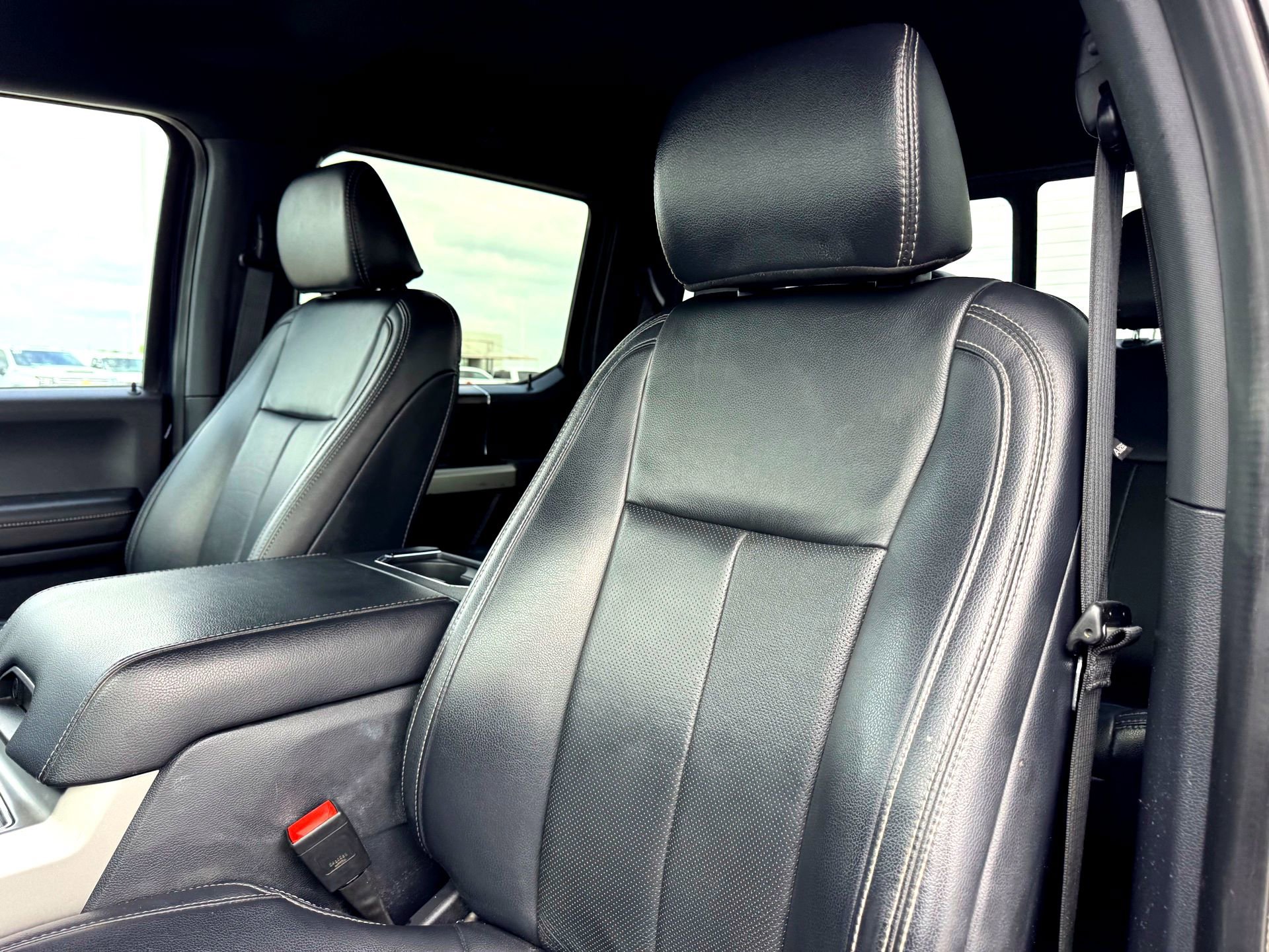 Certified 2022 Ford F350 Lariat w/ Lariat Value Package AWD/4WD image 12