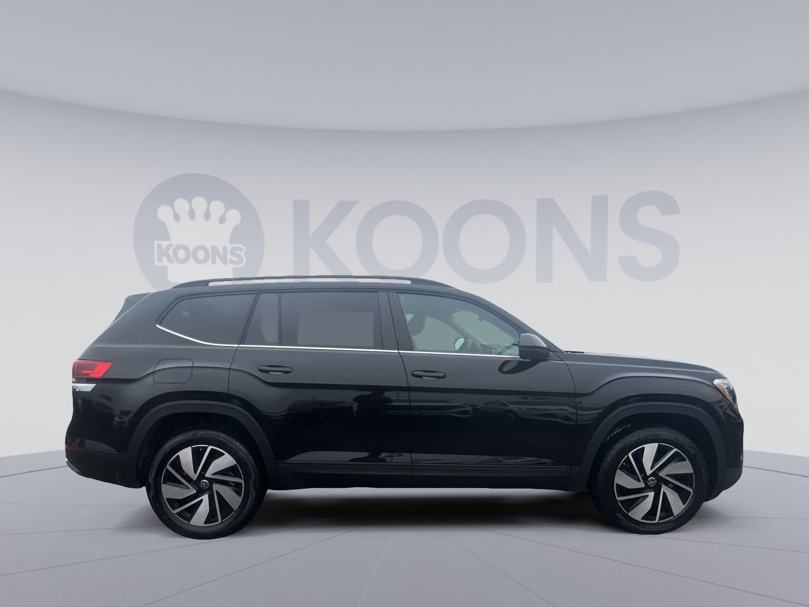 Used 2025 Volkswagen Atlas SE FWD image 17