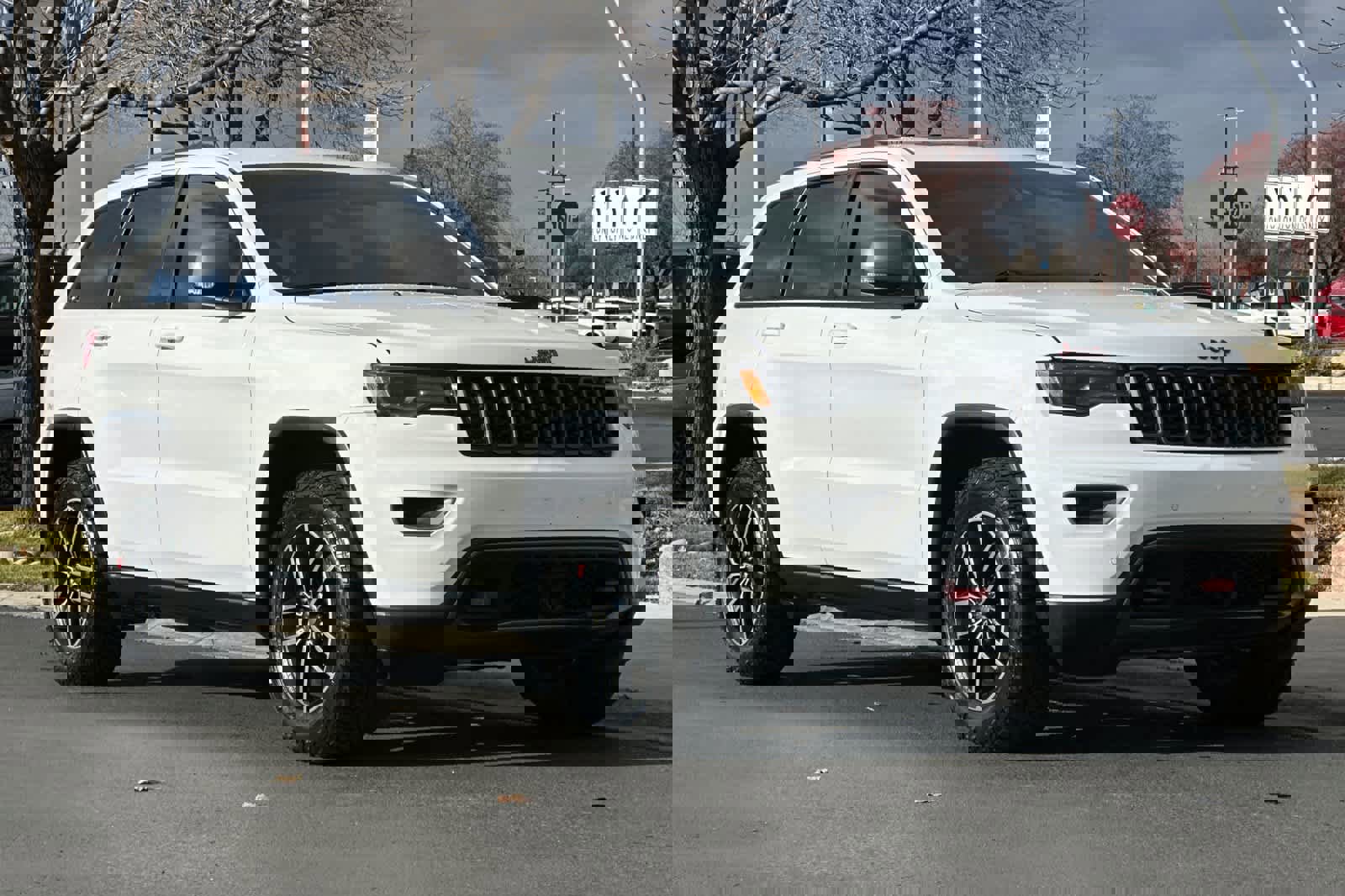 Used 2017 Jeep Grand Cherokee Trailhawk w/ Trailhawk Luxury Group image 7