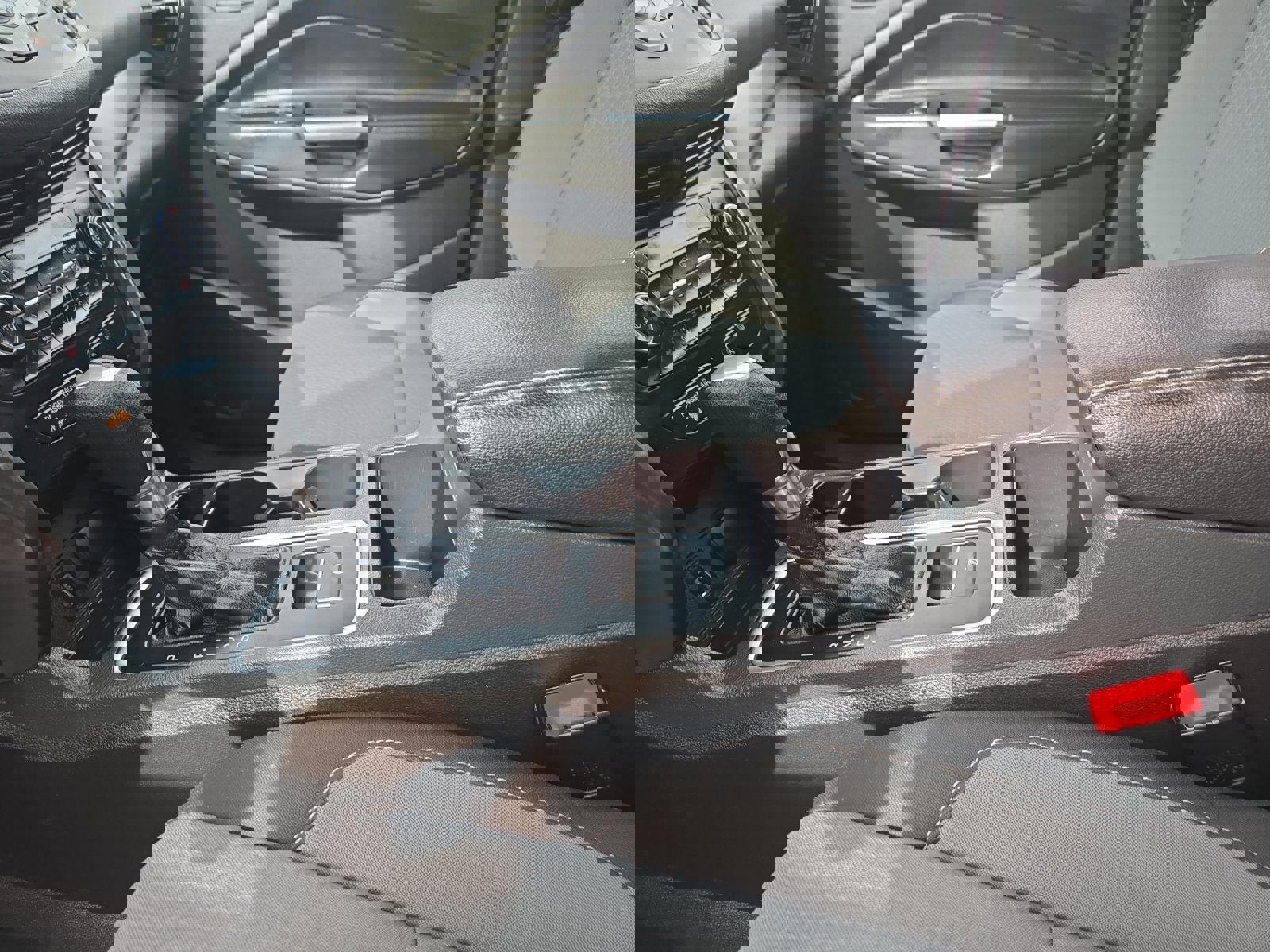 Certified 2017 Ford Escape SE w/ SE Cold Weather Package image 22