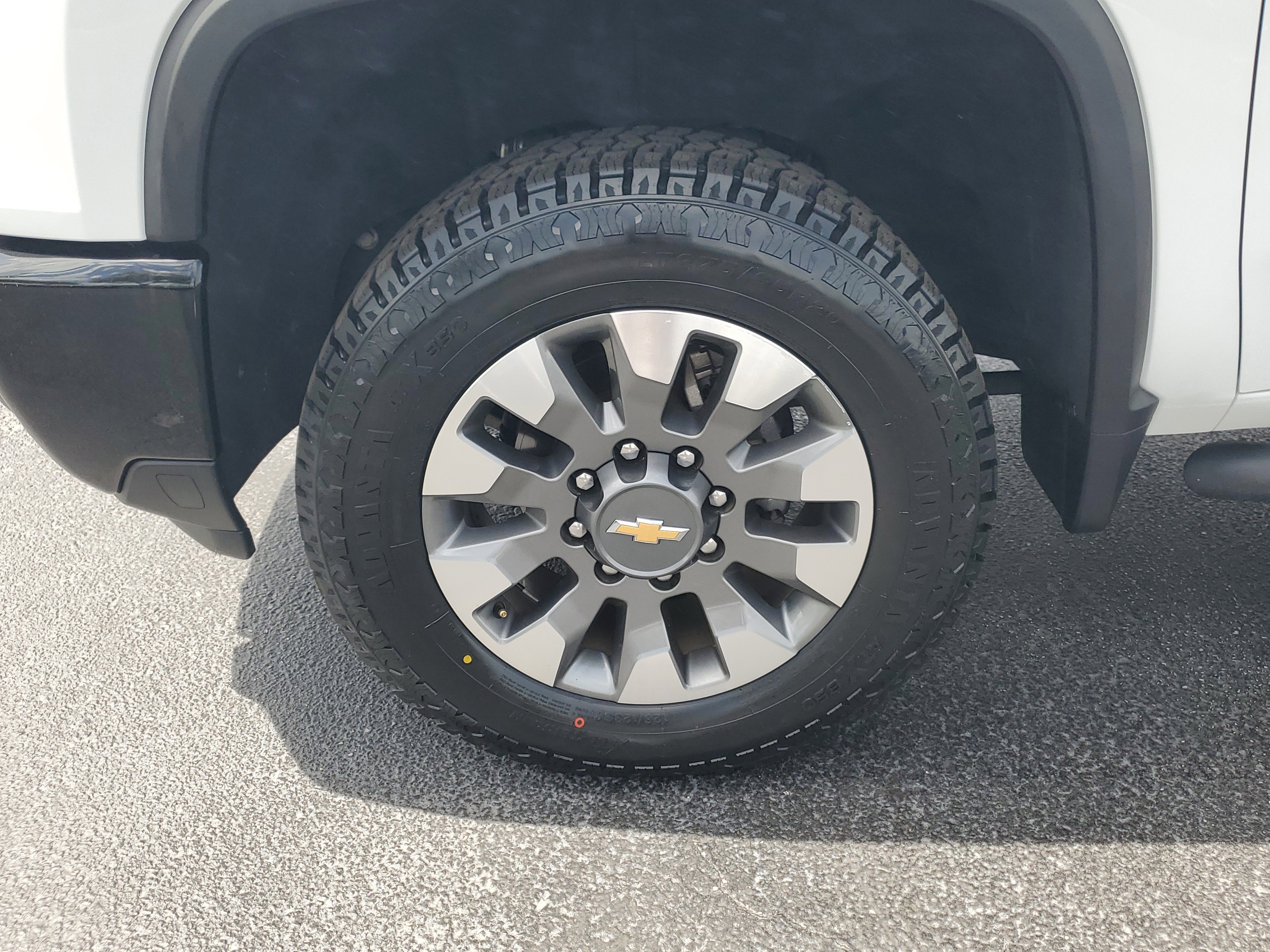 Used 2024 Chevrolet Silverado 2500 Custom w/ Custom Value Package image 8