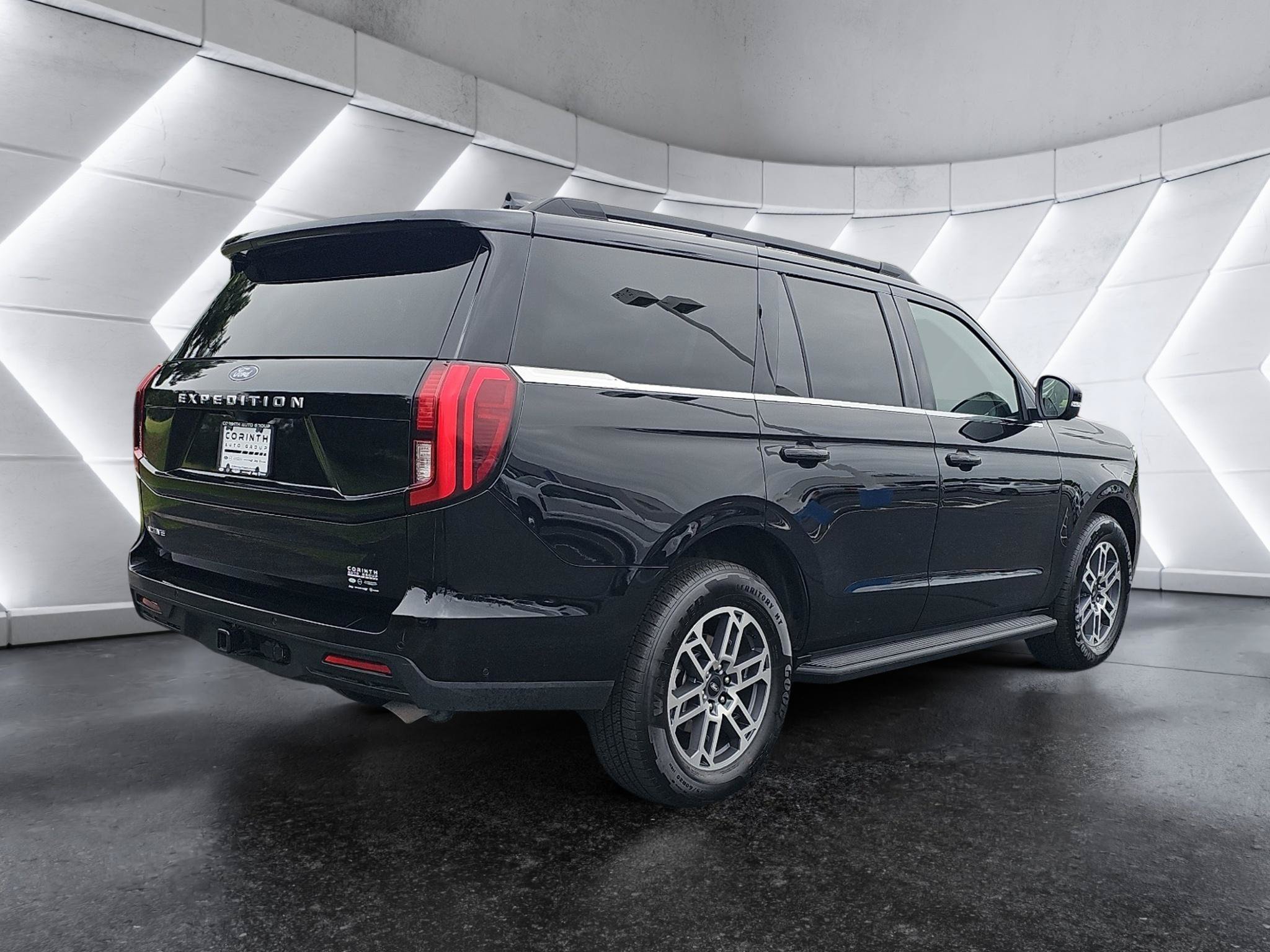Certified 2025 Ford Expedition Active RWD image 7