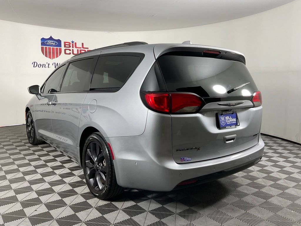 Used 2020 Chrysler Pacifica Limited w/ Quick Order Package 27H Red S FWD image 5