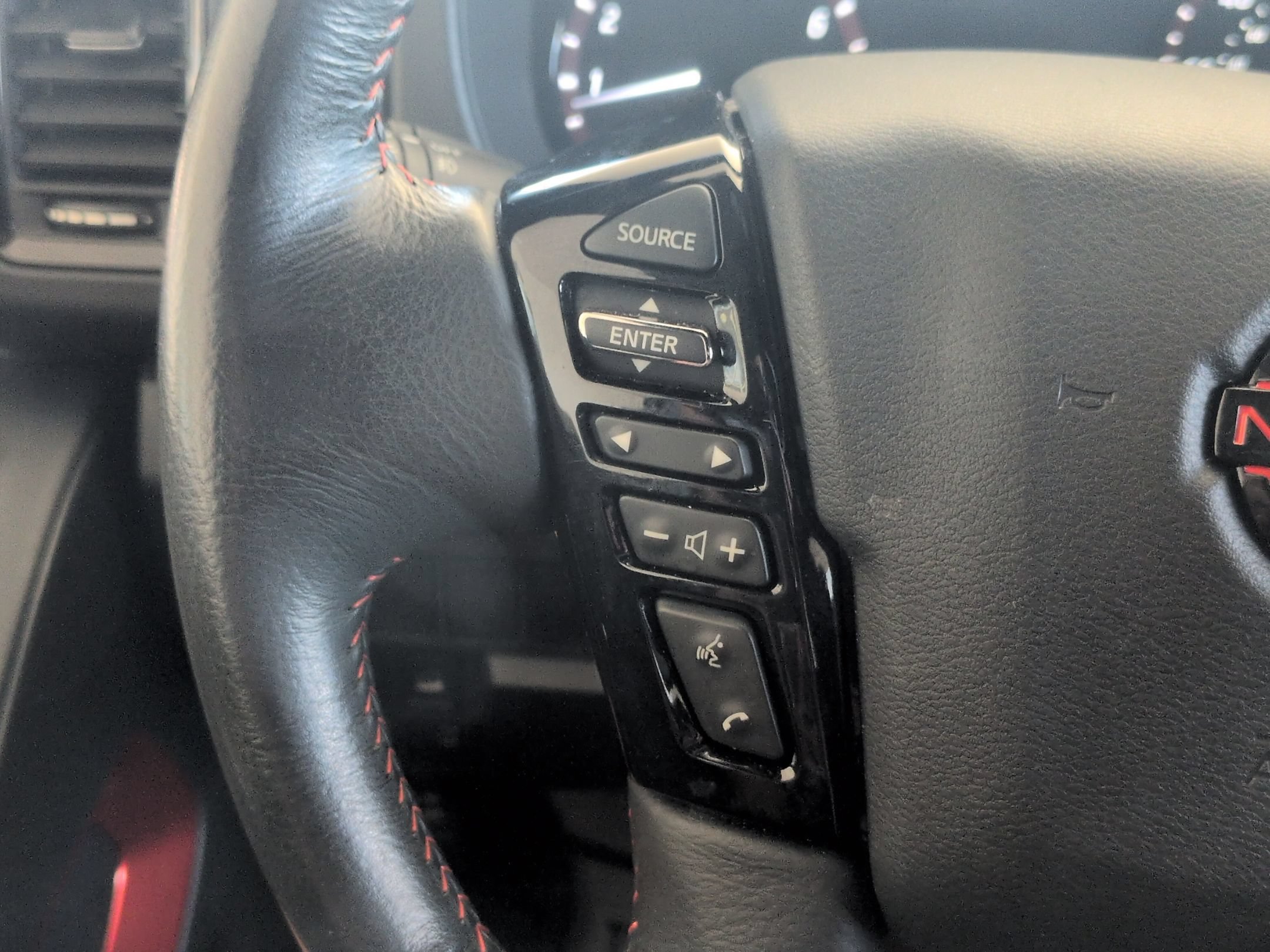 Used 2023 Nissan Frontier PRO-4X w/ Technology Package AWD/4WD image 18