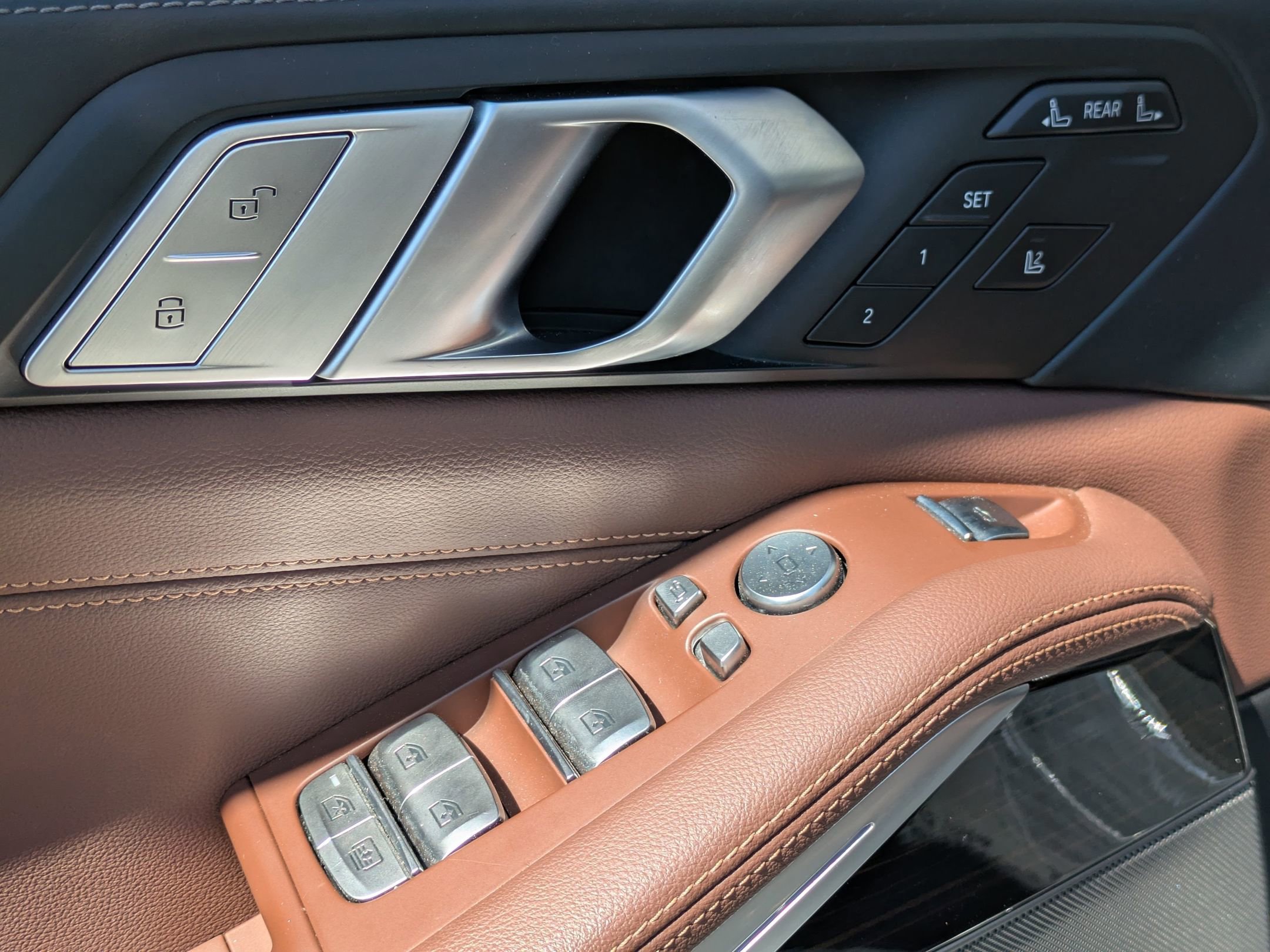 Used 2021 BMW X7 M50i w/ Executive Package image 11