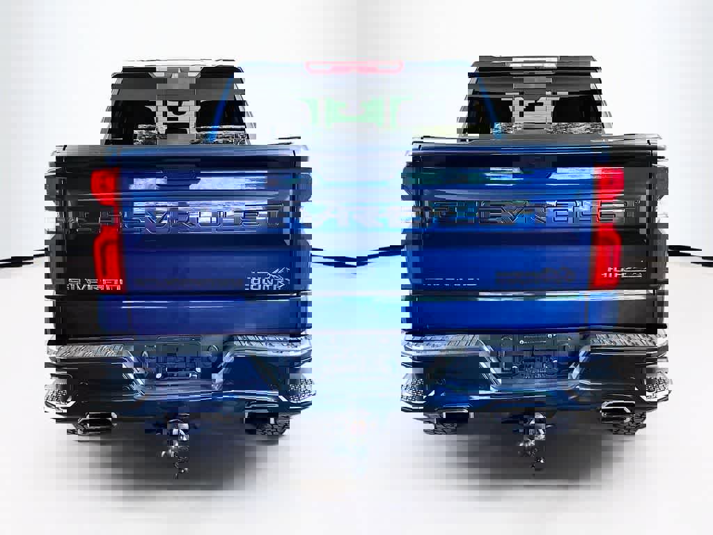 Used 2019 Chevrolet Silverado 1500 High Country w/ Technology Package image 4