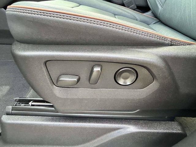 Used 2025 GMC Yukon AT4 w/ AT4 Premium Package AWD/4WD image 21