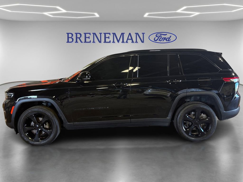 Used 2023 Jeep Grand Cherokee Altitude AWD/4WD image 8