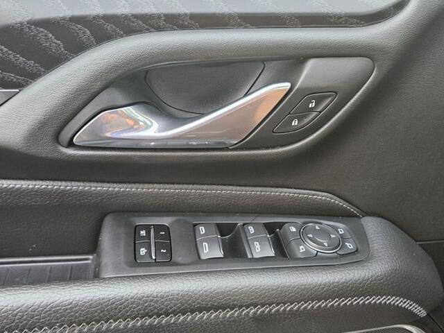 Used 2024 GMC Yukon XL Denali AWD/4WD image 30