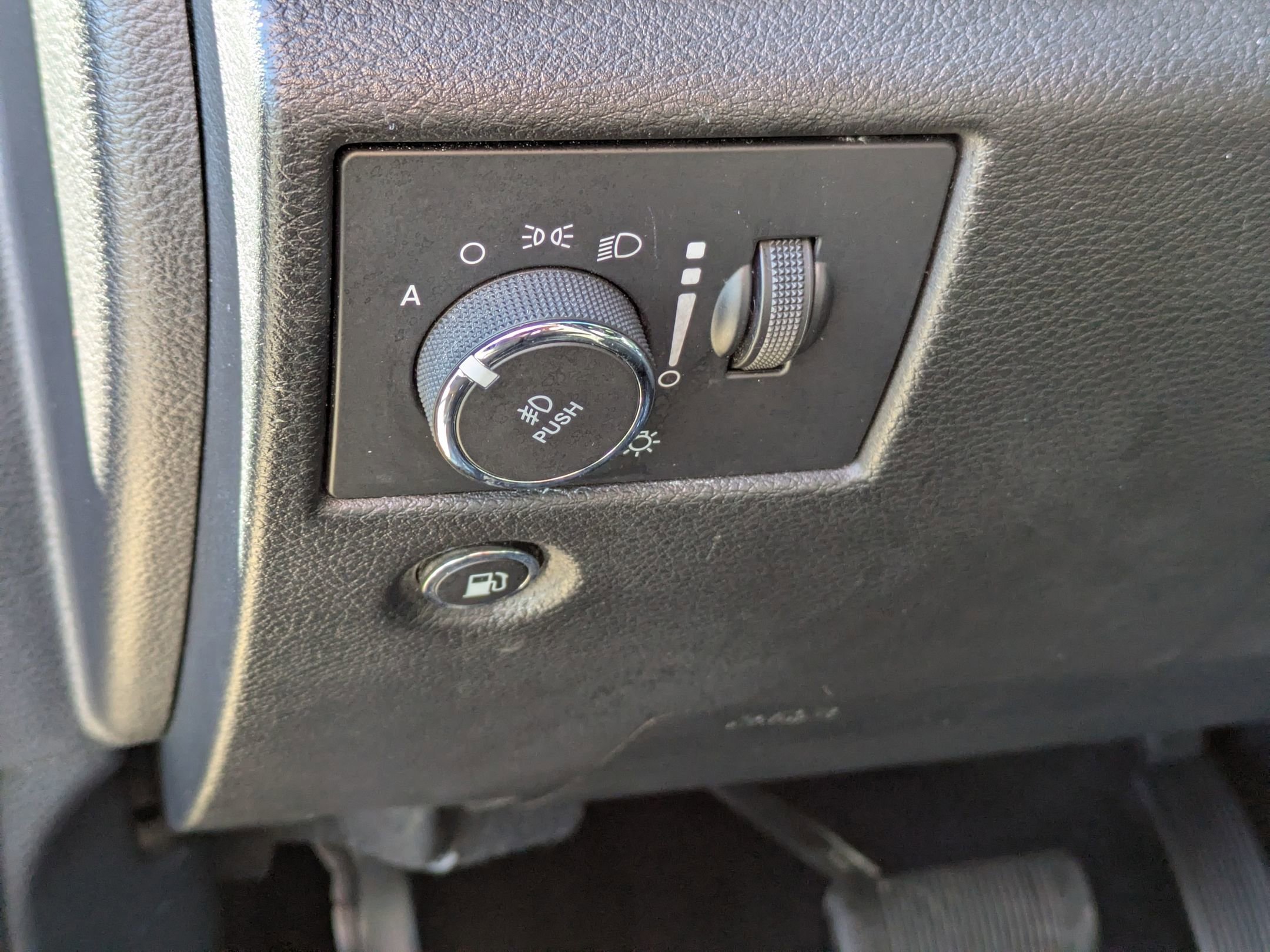 Used 2021 Jeep Grand Cherokee Laredo X image 14