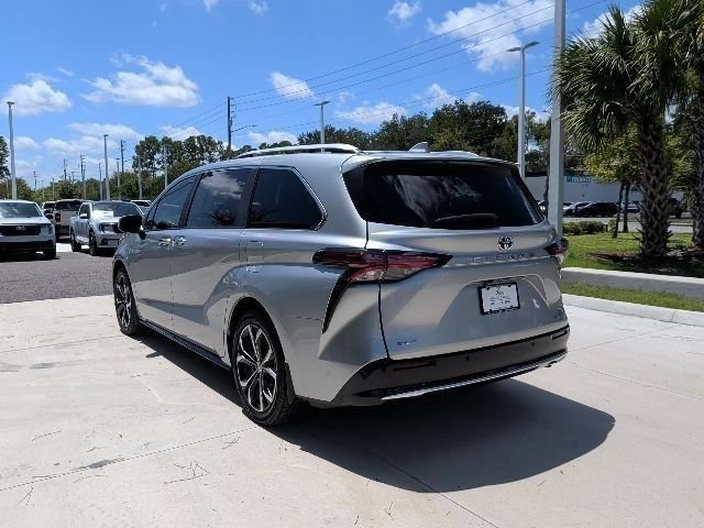 Used 2025 Toyota Sienna Platinum FWD image 9