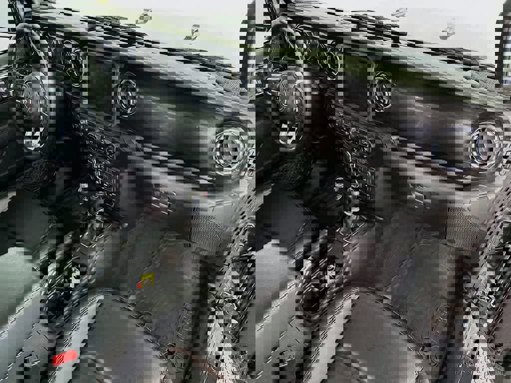 Used 2020 Jeep Wrangler Unlimited Sahara image 31