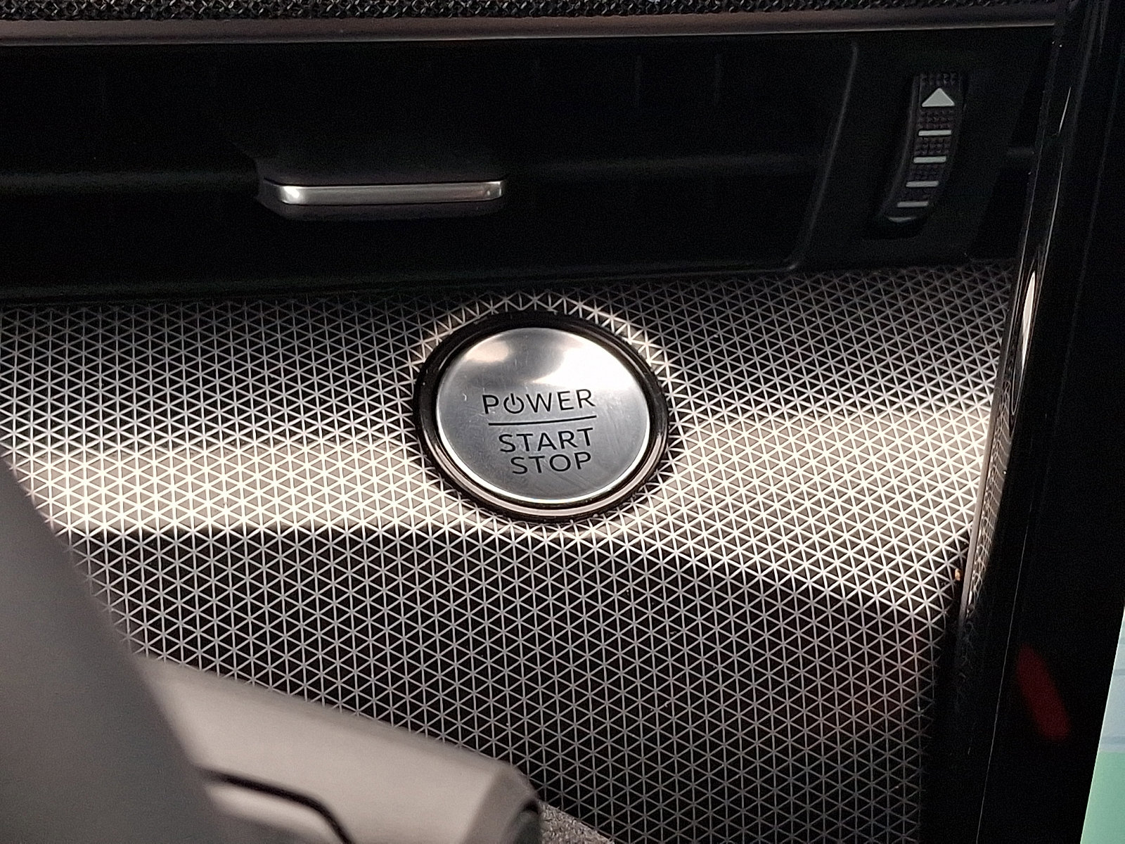 Certified 2025 Ford Mustang Mach-E GT image 29