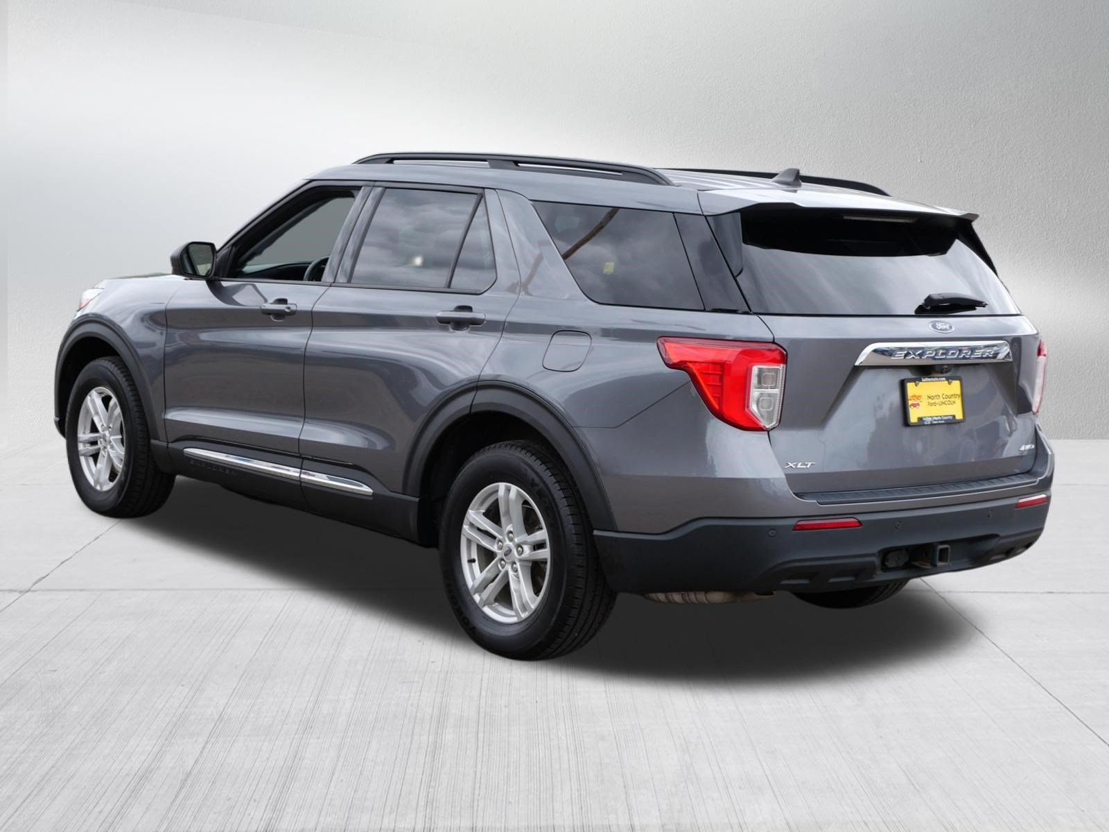 Certified 2022 Ford Explorer XLT w/ Class IV Trailer Tow Package AWD/4WD image 5