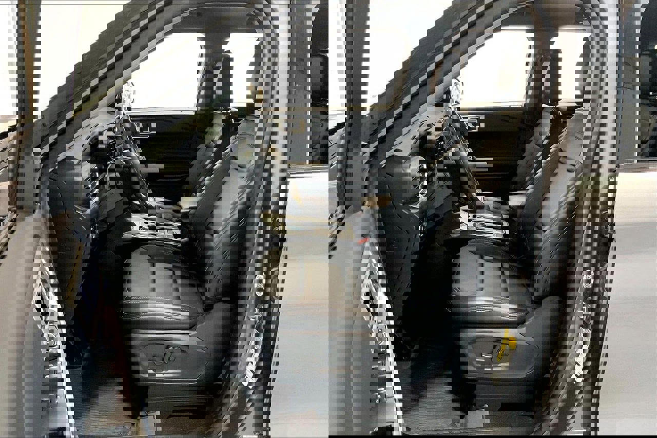 Certified 2024 Ford Explorer XLT w/ Equipment Group 202A image 18