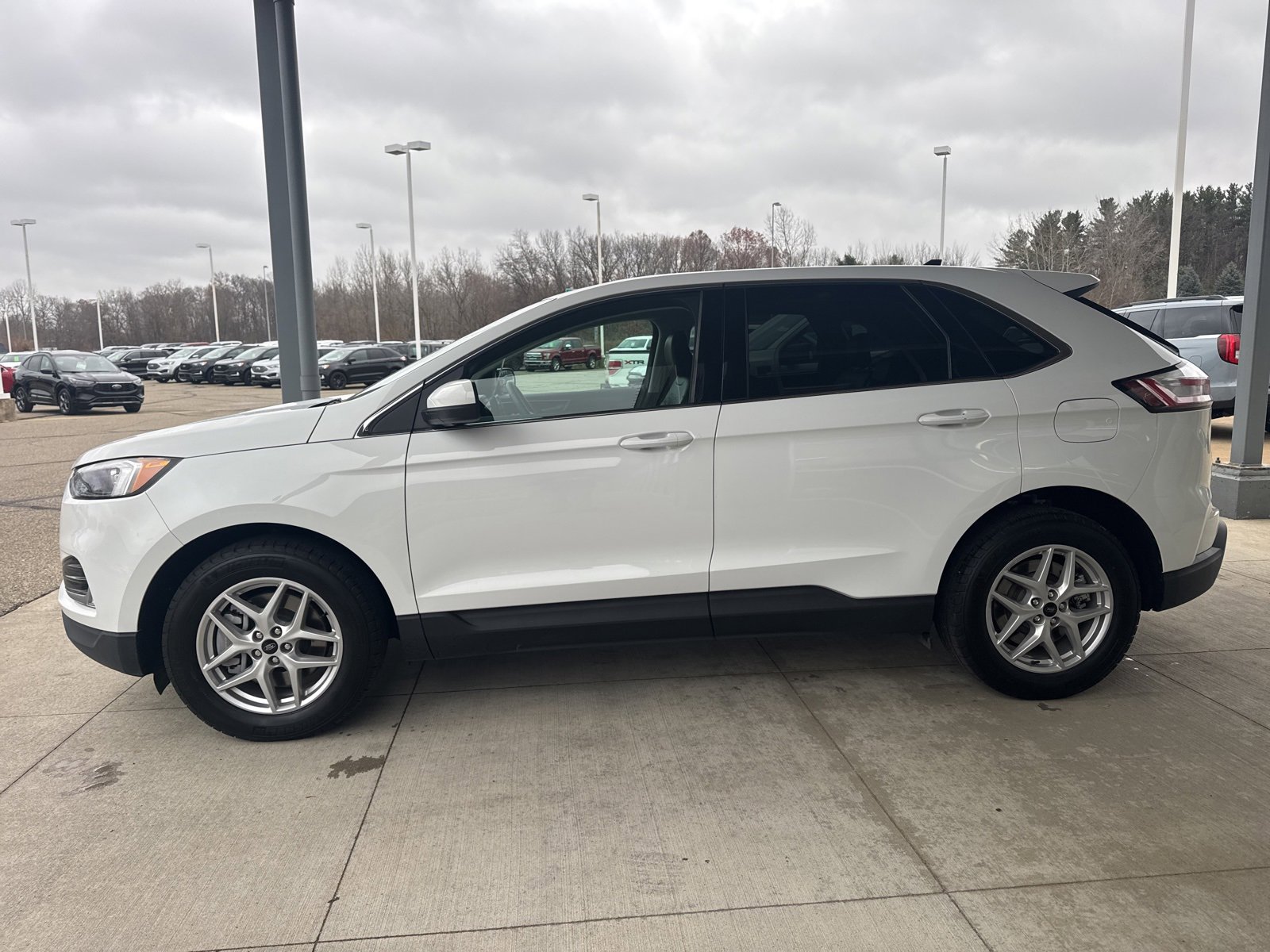 Certified 2024 Ford Edge SEL w/ Convenience Package image 4