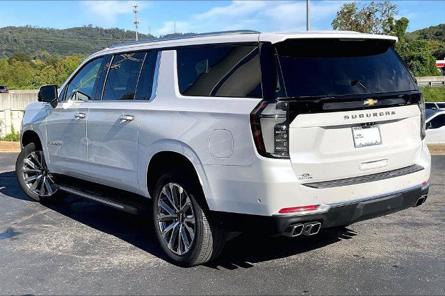 Used 2025 Chevrolet Suburban High Country RWD image 12