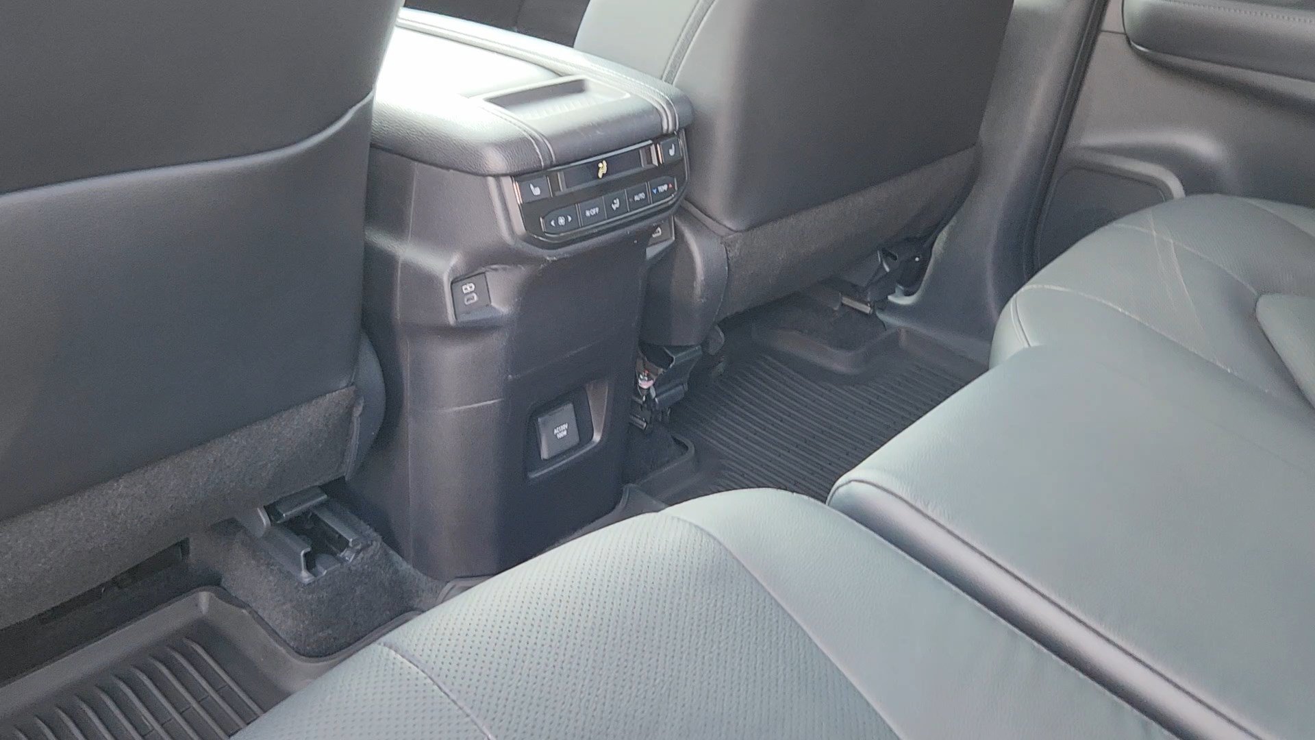 Used 2024 Toyota Grand Highlander AWD image 18