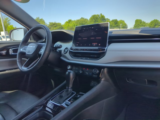 Used 2025 Jeep Compass Limited AWD/4WD image 23