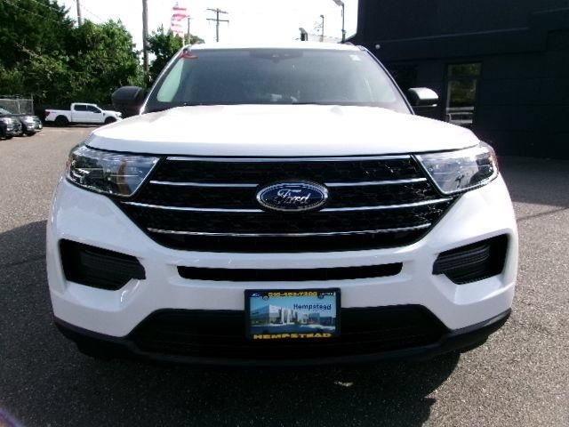 Certified 2022 Ford Explorer XLT w/ Equipment Group 202A AWD/4WD image 2