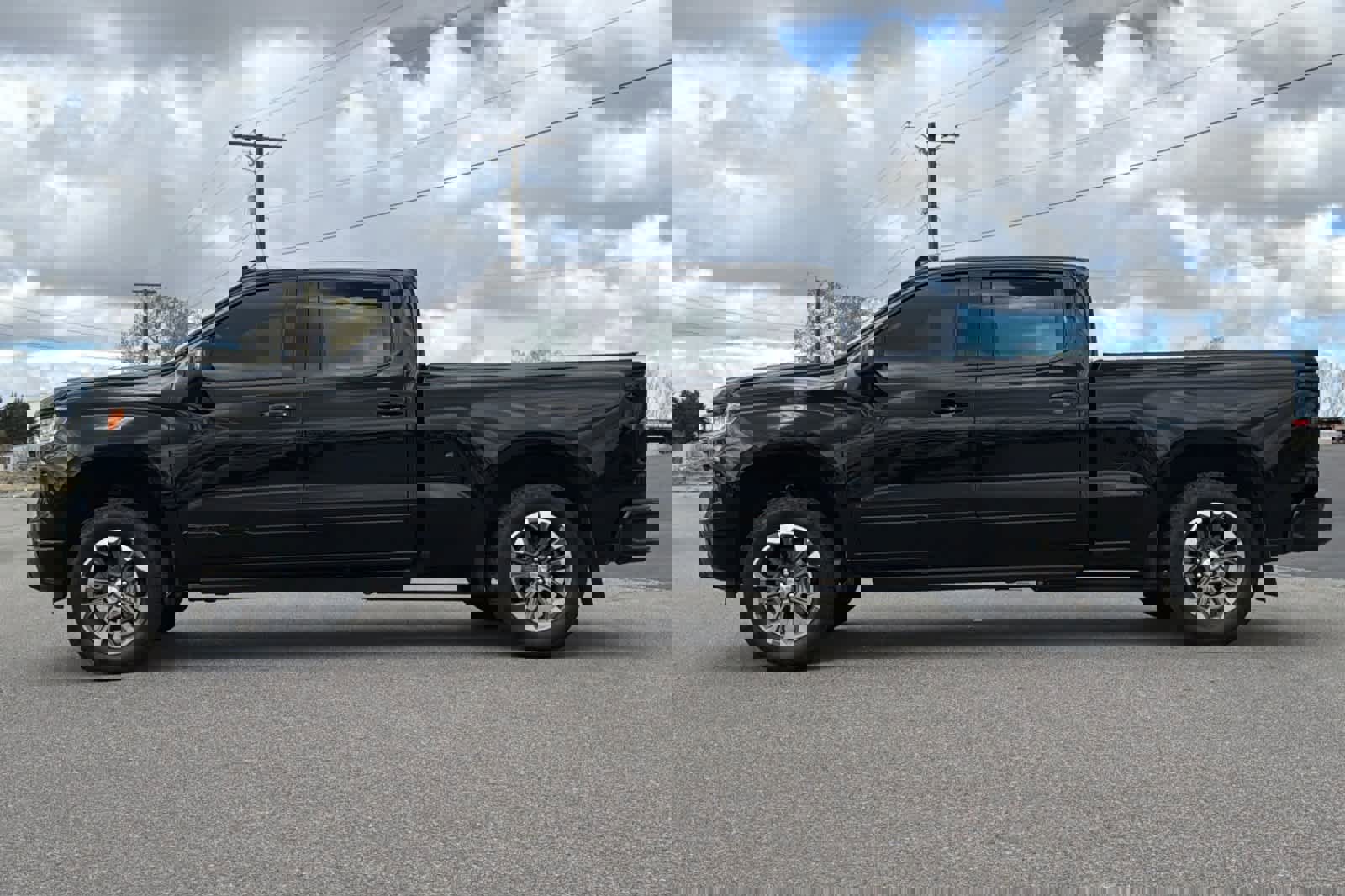 Used 2023 Chevrolet Silverado 1500 High Country w/ Technology Package image 2