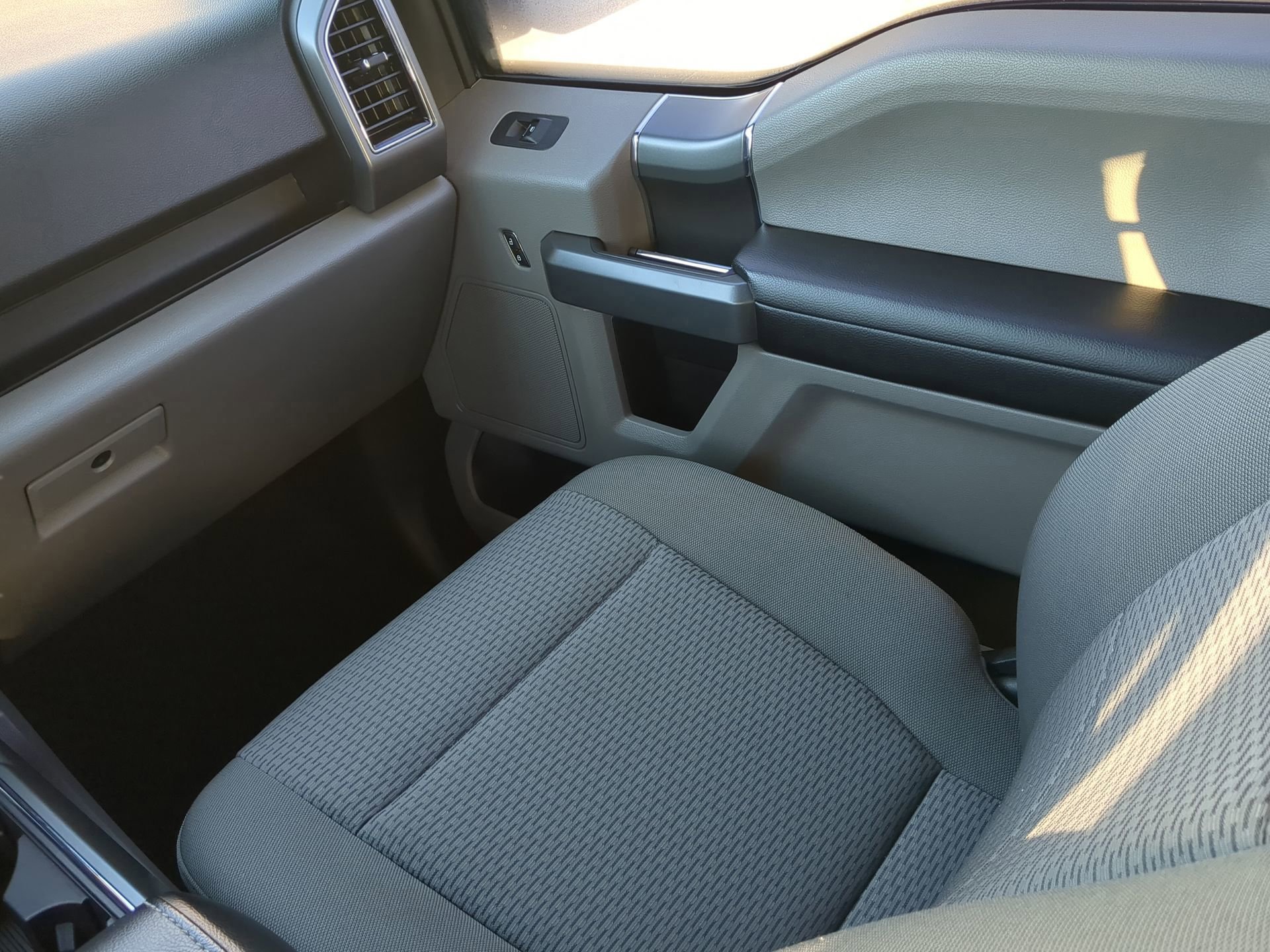 Certified 2019 Ford F150 XLT w/ Equipment Group 302A Luxury image 45