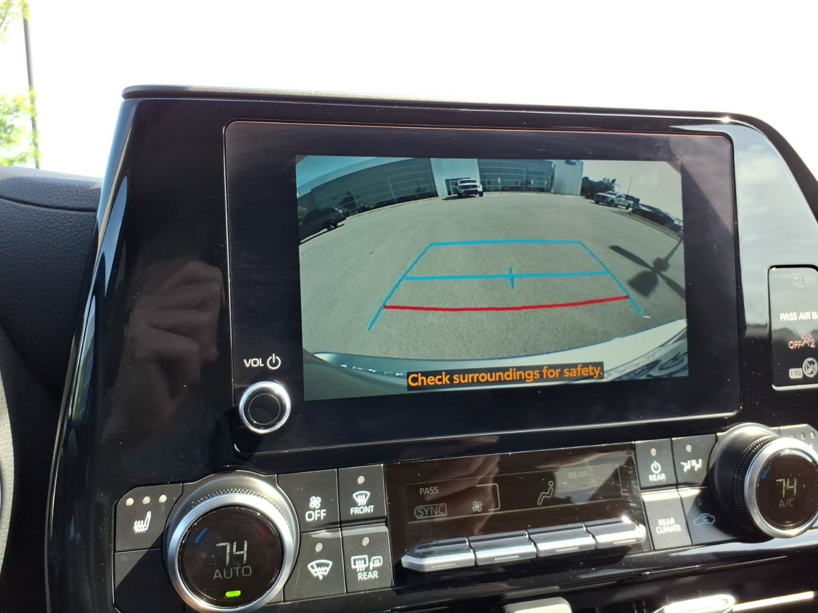 Used 2025 Toyota Highlander XLE AWD/4WD image 23