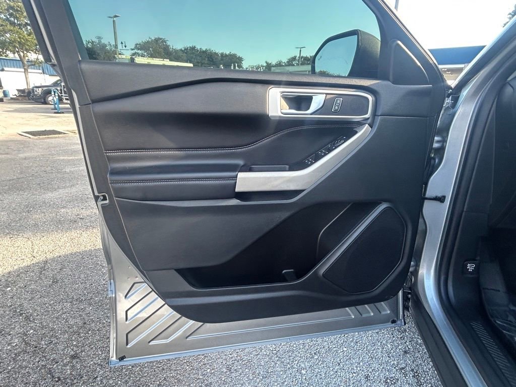 Certified 2022 Ford Explorer XLT w/ Equipment Group 202A image 39