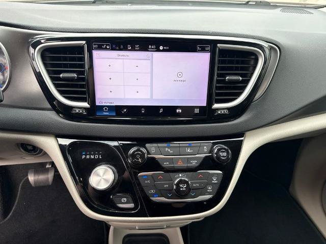 Used 2022 Chrysler Pacifica Touring-L FWD image 23
