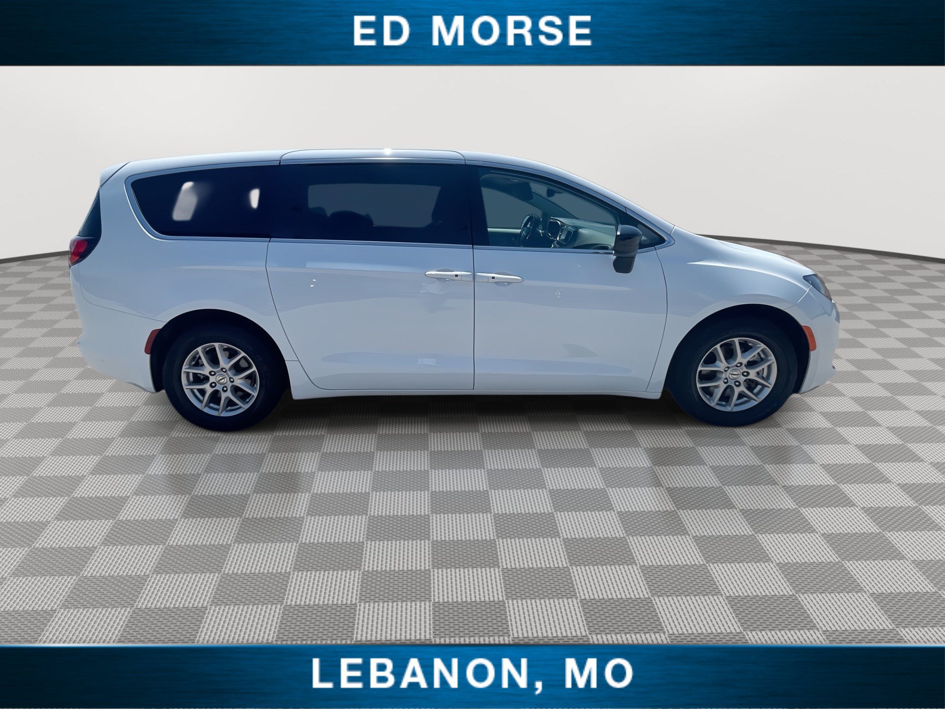 Used 2024 Chrysler Voyager LX FWD image 9