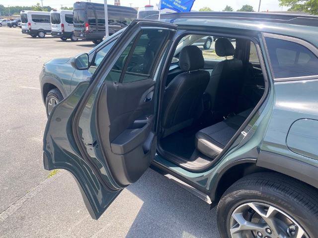 Used 2025 Chevrolet Trax LT FWD image 25