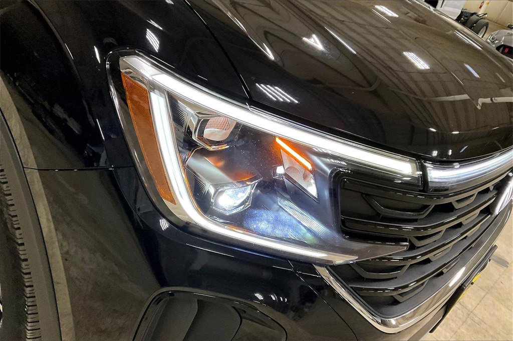 Used 2025 Volkswagen Atlas Cross Sport SE image 26