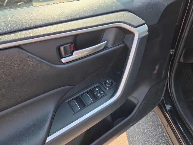 Used 2024 Toyota RAV4 XLE FWD image 10