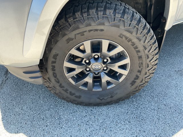 Used 2022 Toyota Tacoma SR5 AWD/4WD image 38