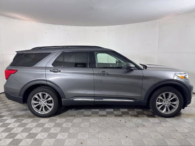 Certified 2023 Ford Explorer XLT w/ Equipment Group 202A AWD/4WD image 2