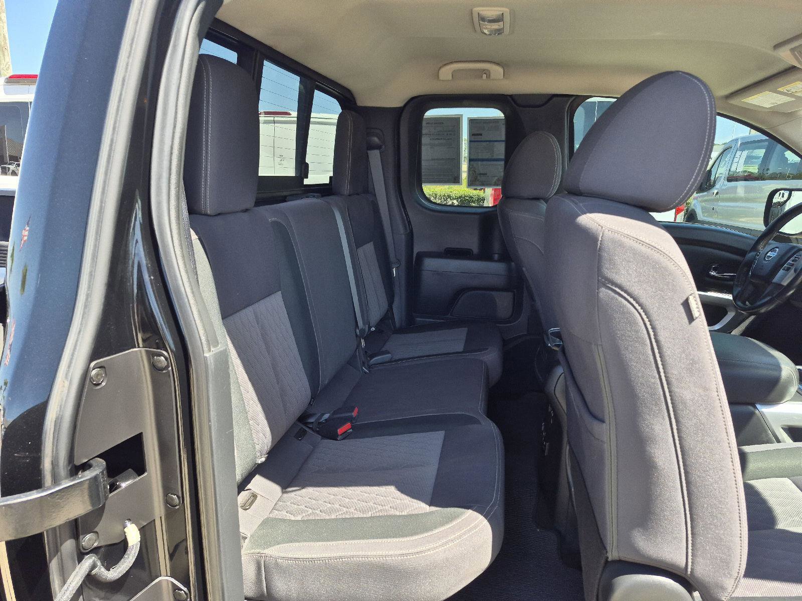 Used 2020 Nissan Titan SV w/ SV Convenience Package image 19