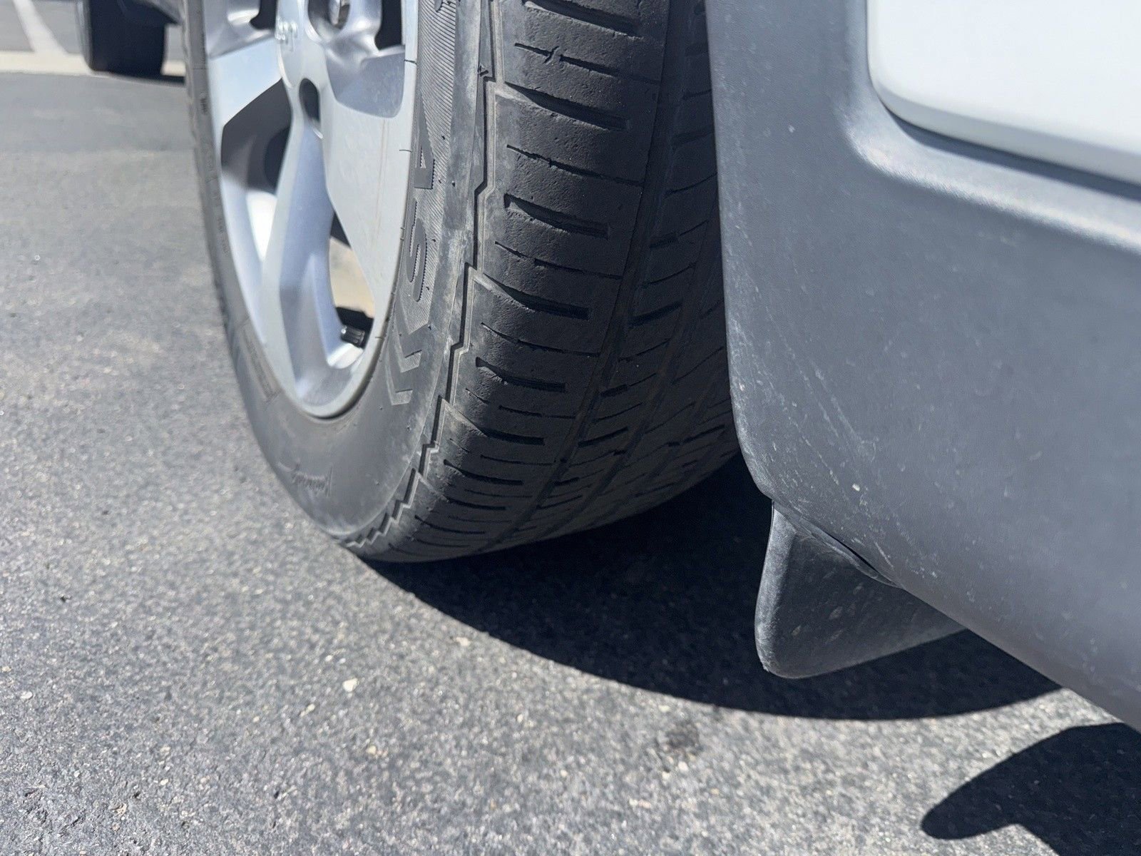 Used 2020 Jeep Cherokee Limited image 12