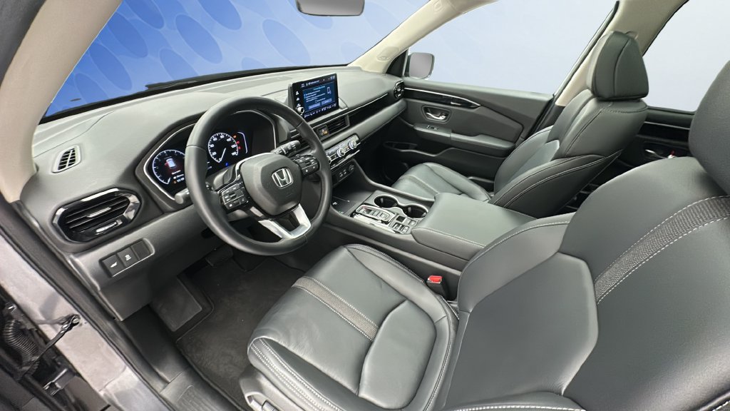 Used 2025 Honda Pilot Touring image 11