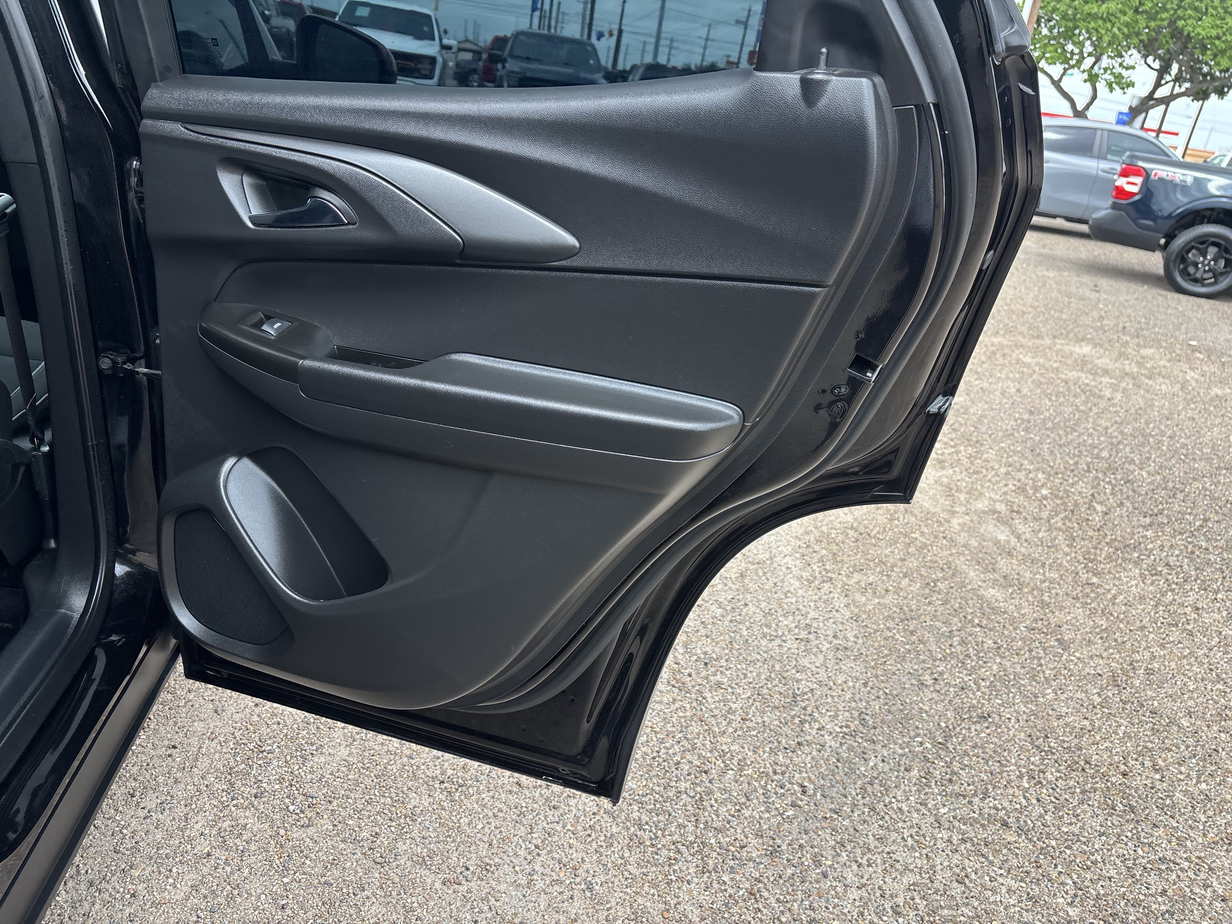 Used 2025 Chevrolet TrailBlazer LT w/ Convenience Package FWD image 19