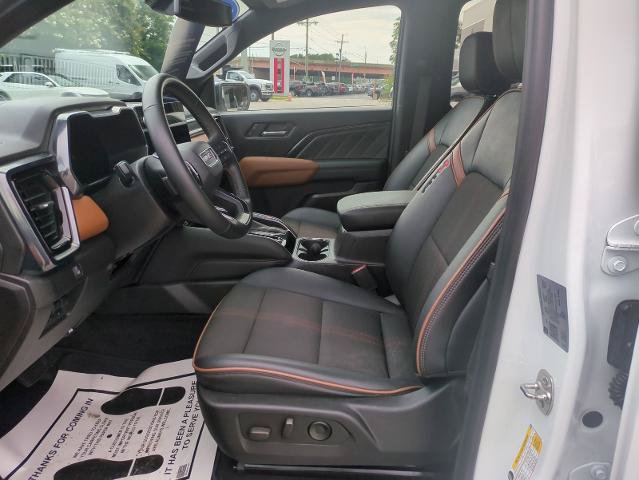 Used 2024 GMC Canyon AT4 w/ Technology Package AWD/4WD image 9