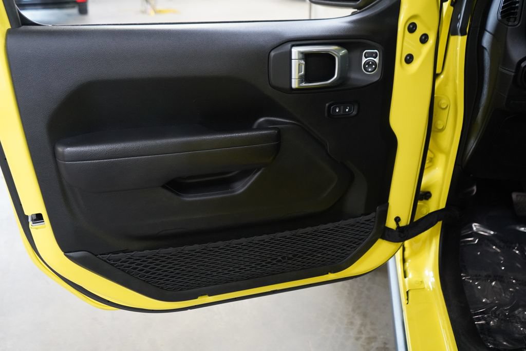 Used 2024 Jeep Wrangler Unlimited Rubicon AWD/4WD image 15