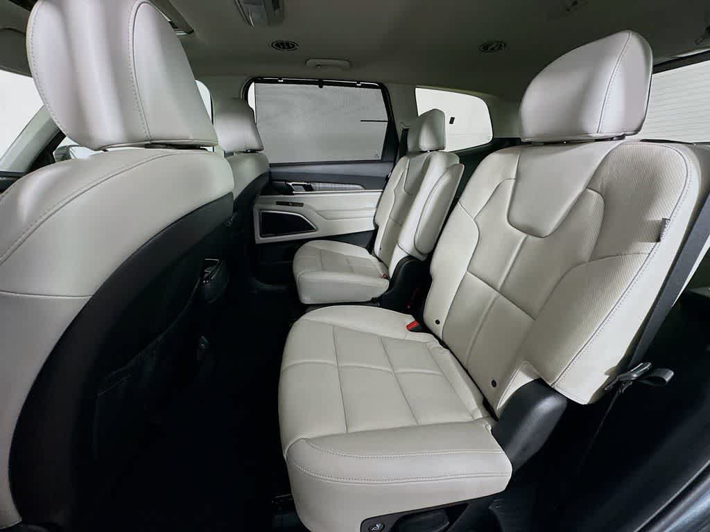 Used 2024 Kia Telluride EX w/ EX Captain's Chair Package FWD image 12