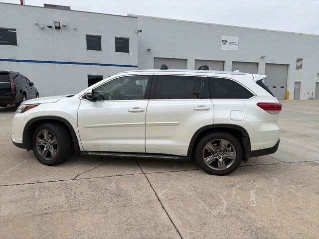 Used 2017 Toyota Highlander Limited Platinum image 16