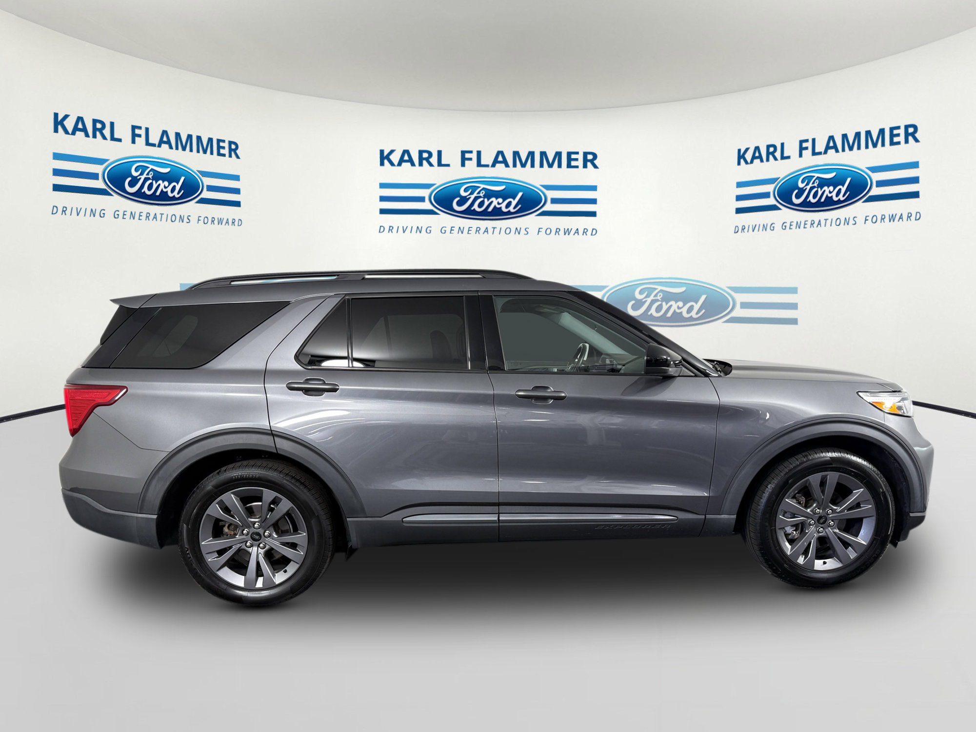Certified 2022 Ford Explorer XLT w/ Equipment Group 202A RWD image 2