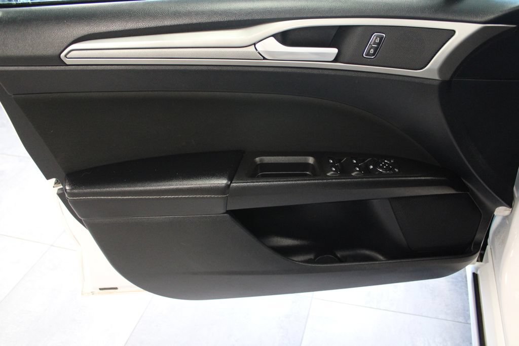 Certified 2020 Ford Fusion SE FWD image 13