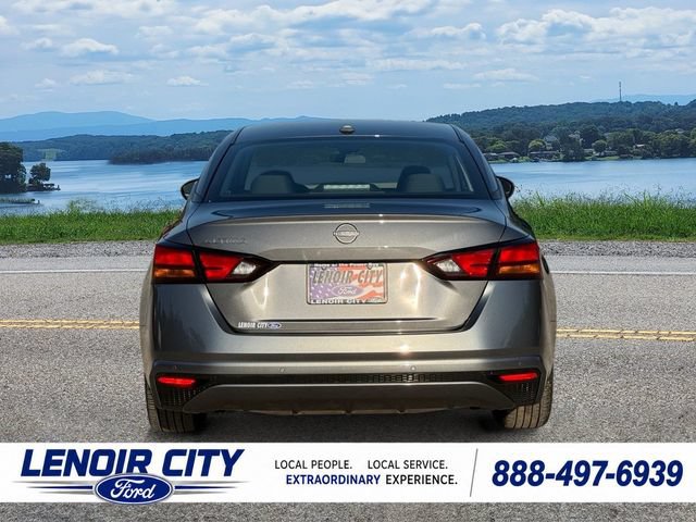 Used 2025 Nissan Altima 2.5 SV FWD image 4