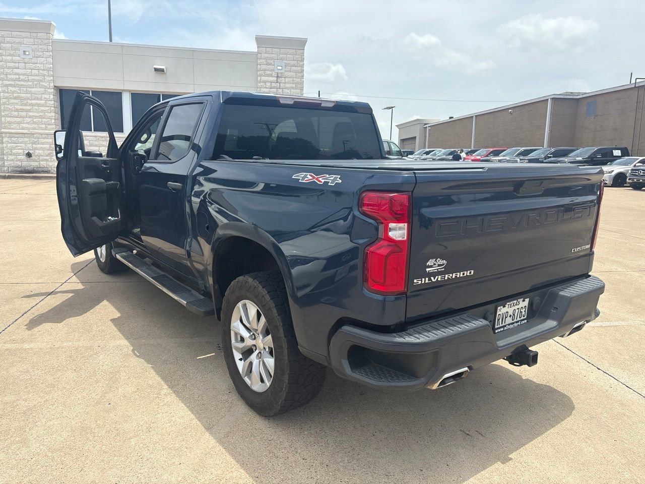 Used 2019 Chevrolet Silverado 1500 Custom w/ Custom Max Trailering Package AWD/4WD image 2