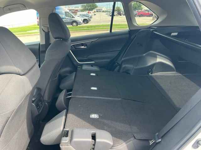 Used 2025 Toyota RAV4 XLE FWD image 32