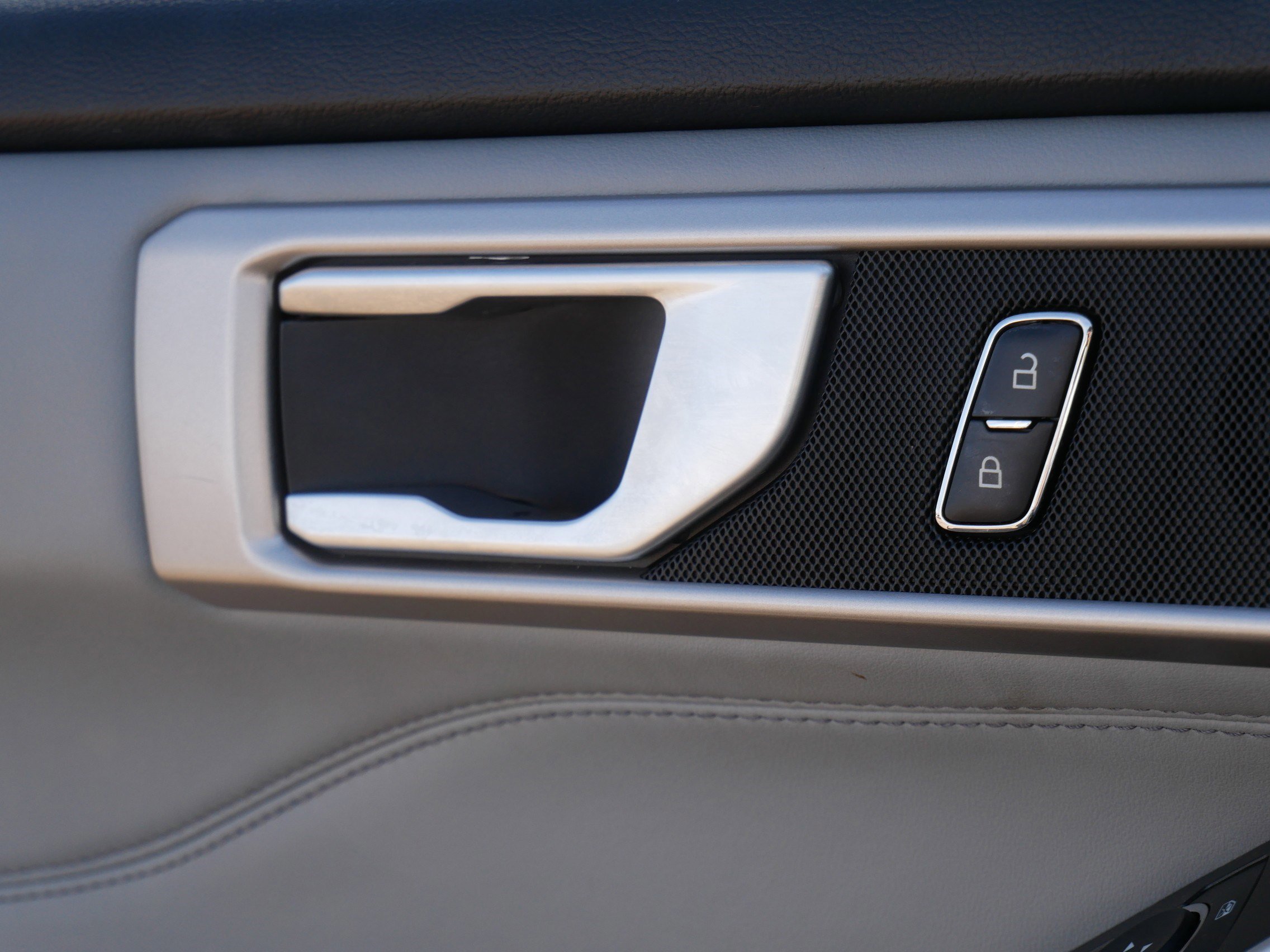 Certified 2024 Ford Explorer XLT w/ Equipment Group 202A image 27